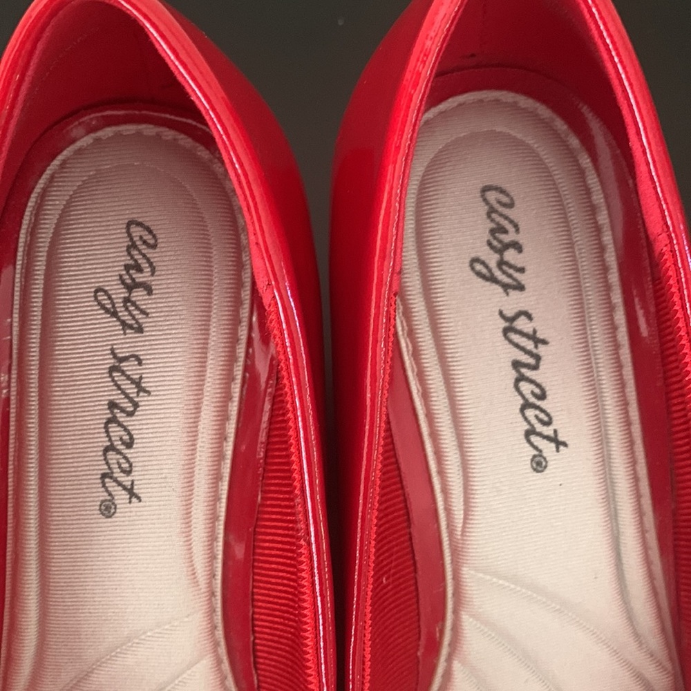 EASY STREET Red Patent Passion Pumps Brand New Size 8 Super Flex Barbiecore - Picture 3 of 9